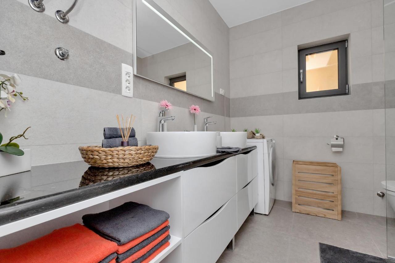 Luxury Apartment Sidro With Free Beach Parking Макарска Экстерьер фото